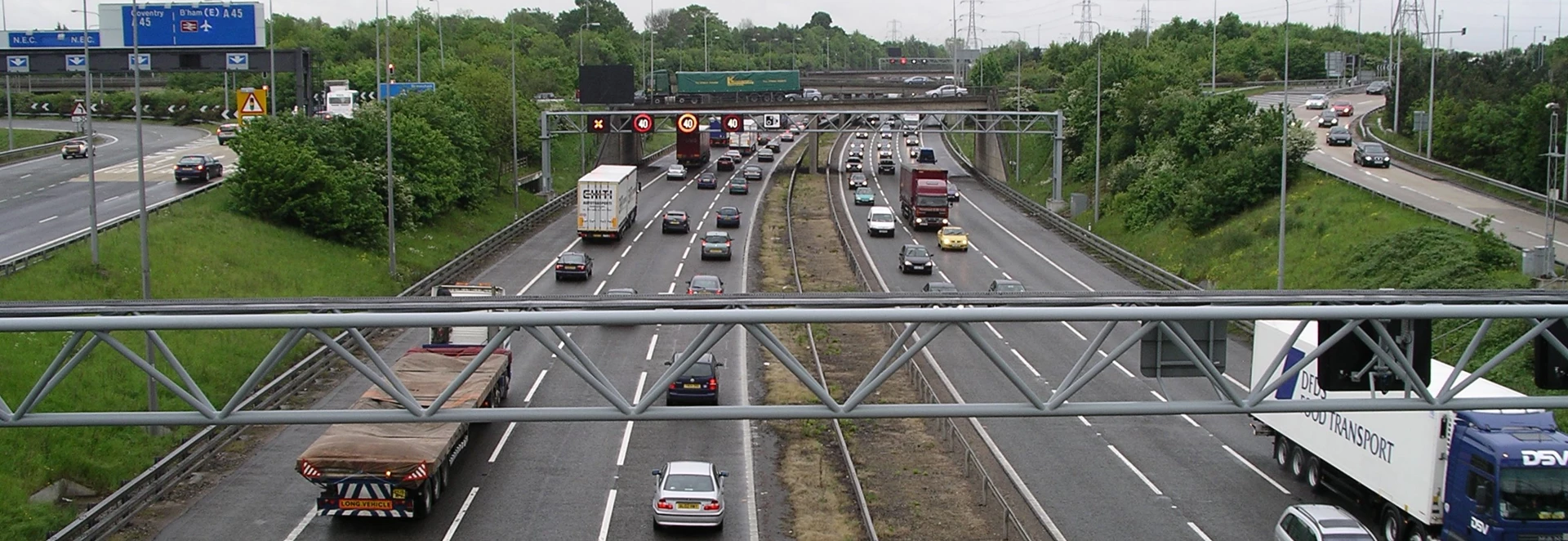 Motorways could be covered by tunnels to absorb pollution 